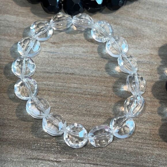 Set of 4 Faceted Beads In Clear And Black Stretch - Picture 3 of 6